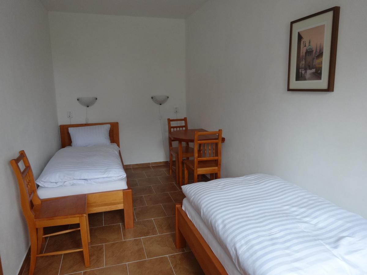 Hostinec U Janatu S Ubytovanim Cestin Zimmer foto