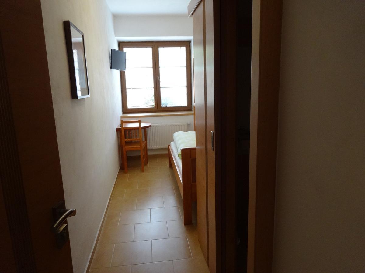 Hostinec U Janatu S Ubytovanim Cestin Zimmer foto
