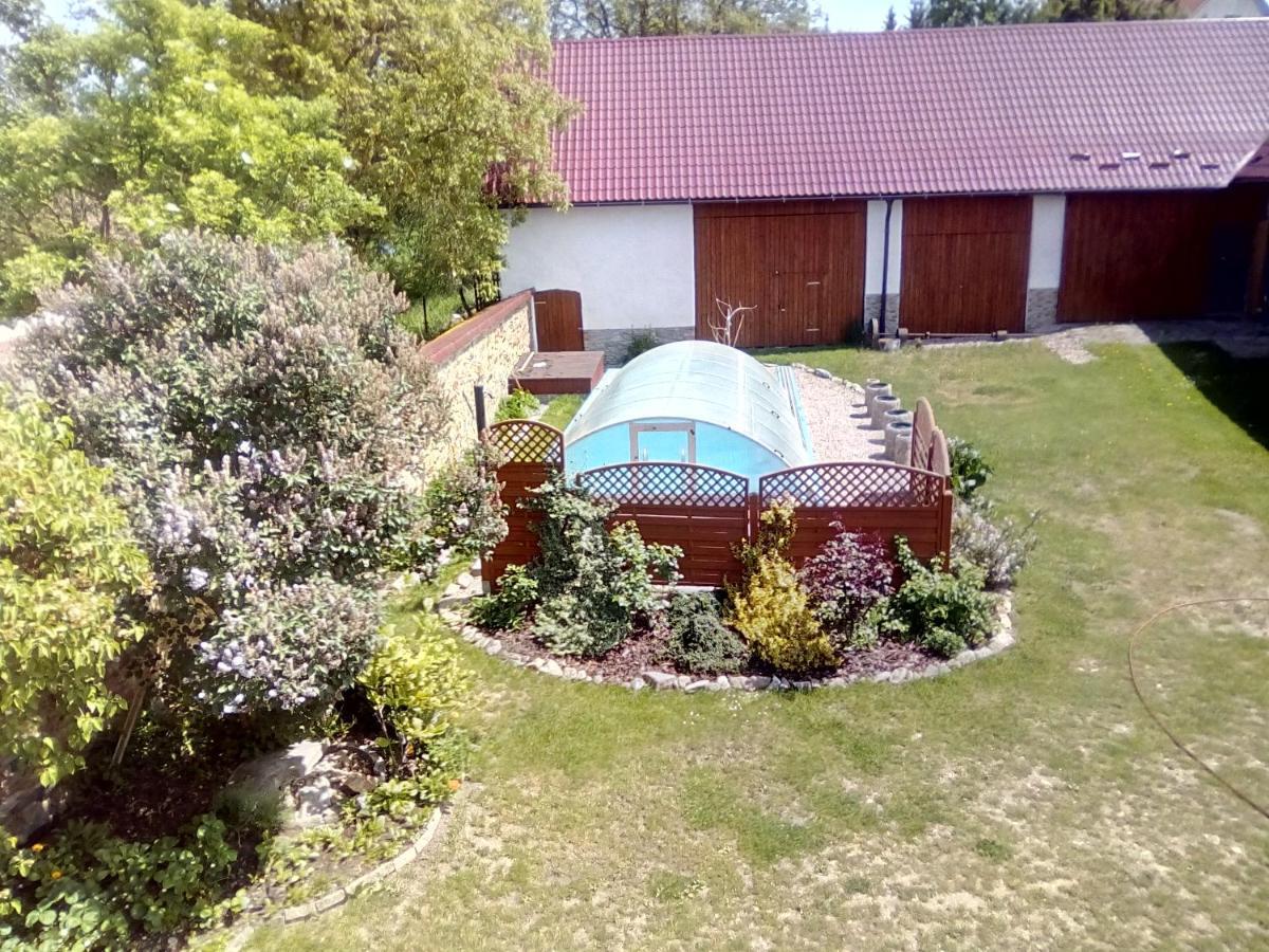 Hostinec U Janatu S Ubytovanim Cestin Exterior foto